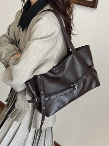 Grande borsa tote retrò color caffè in similpelle lucida con cinturini e occhielli