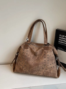 Sac Fourre-Tout Rétro à Rivets Femmes Grande Capacité Vintage en Cuir PU Sac à Épaule Décontracté sous le Bras