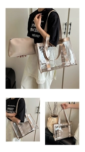 Détails du grand sac cabas transparent en PVC avec pochette intérieure beige et anses larges