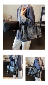 Détail du sac cabas transparent en PVC avec sangle noire et pochette intérieure zippée