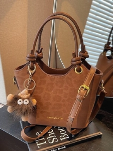 Borsa a Secchiello in Pelle PU Con Stampa Leopardata per Donna Borsa a Tracolla Con Ciondolo Mostro Peloso Casual Pendolare