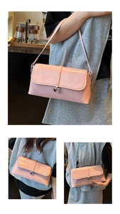 Détail du sac baguette en cuir verni rose avec boucle G argentée et bandoulière fine