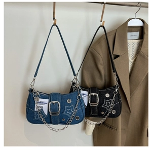 Star denim shoulder bag with silver chain and metal buckle in dark blue and black