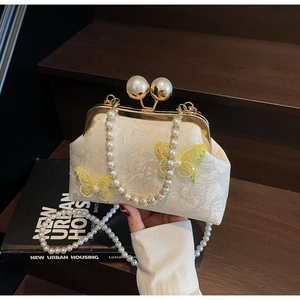 Pochette élégante en dentelle blanche avec papillons jaunes et fermoir à perles chic