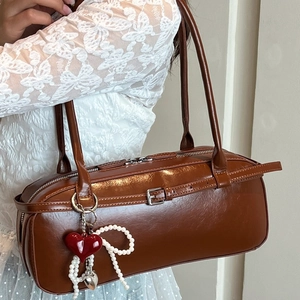 Women Vintage Boston Shoulder Bag Glossy PU Leather Underarm Handbag With Heart Artificial Pearl Pendant Elegant Simple Commute Baguette Bag For Ladies