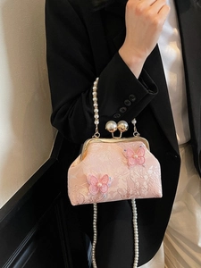 Sac vintage rose avec broderie papillon 3D et bandoulière en perles élégantes