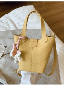 Women Retro PU Leather Bucket Bag With Horse Charm Litchi Grain Handbag Casual Commuter Single Shoulder Crossbody Bag