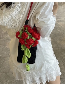 Sac seau au crochet fait main avec roses rouges et bandoulière tissée pour femme