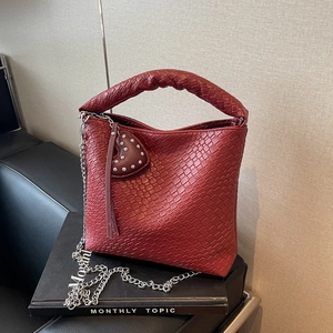 Women Woven PU Leather Bucket Bag With Heart Charm Rivet Decoration Metal Chain Strap Urban Commute Handbag For Ladies