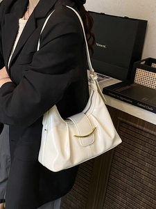 Sac à Épaule pour Femme Grande Capacité Style Commuter Sac Sous les Aisselles Plissé Avec Boucle Croissant Dorée en Cuir PU