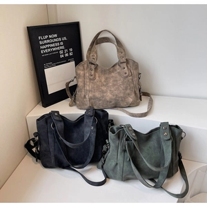 Sacs cabas en daim vintage déclinés en kaki, anthracite et vert foncé pour femmes