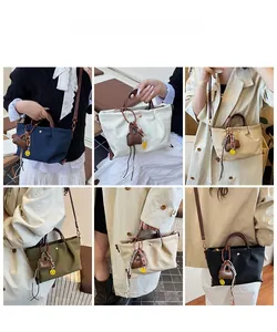 Collage de sacs cabas en toile multicolores avec anses en cuir et bandoulières amovibles