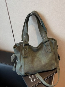 Grand sac fourre-tout vert foncé rétro avec poignées à rivets et longue bandoulière