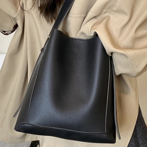 Vintage black lychee pattern leather tote bag with stylish long straps for commuting