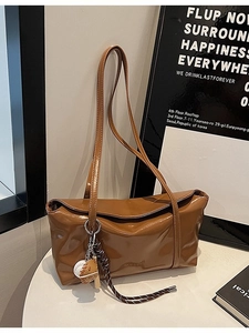Retro Glossy PU Leather Large Capacity Shoulder Bag With Baseball Pendant Fashion Niche Underarm Commuting Dumpling Bag