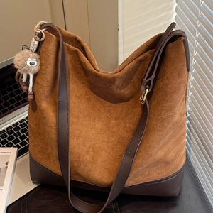 Large capacity vintage brown tote bag with owl pendant and sleek leather straps