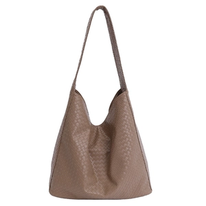 Chic brown woven hobo shoulder bag with large capacity and vintage commuter style