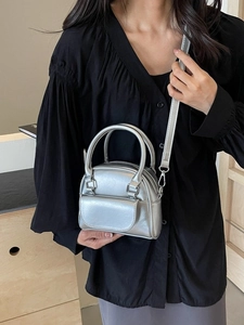 Mini borsa a tracolla argento con texture metallica, catena e manico per donna