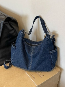 Sac bandoulière en denim bleu foncé vintage avec surpiqûres contrastées et deux bandoulières