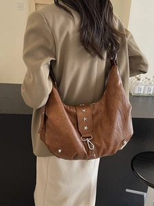 Sac Hobo en Simili Cuir Grande Capacité pour Femmes Mode d'Été Rivet Étoile Sac à Épaule Messenger Dumpling Quotidien