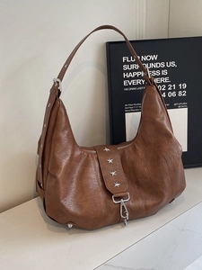 Sac hobo rétro en cuir PU marron avec étoiles argentées et bandoulière réglable