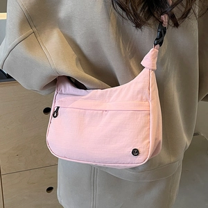 Sac Hobo Croissant en Nylon à la Mode pour Femmes Sac à Bandoulière Léger avec Sangle à Boucle Réglable Sac à Épaule Décontracté