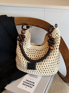 Grand sac fourre-tout tissé à la mode avec bandoulière à perles et détails en bois