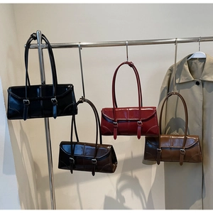 Collezione di borse sottobraccio vintage in pelle lucida in nero, marrone e bordeaux