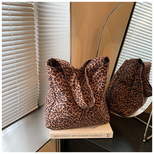 Detail of trendy leopard print tote bag featuring spacious design and thick canvas fabric