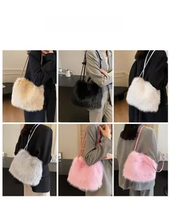 Sacs seaux en fausse fourrure en six coloris incluant beige, noir et nuances de rose