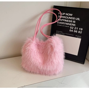 Sac seau chic en fausse fourrure rose avec lanières en PU pour les tenues d'hiver féminines