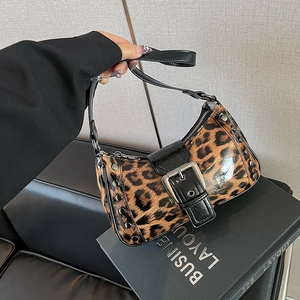 Bolso de Axila Vintage con Estampado de Leopardo para Mujer Cuero PU con Remaches Decorativos Bolso de Hombro Hebilla Metal Grande
