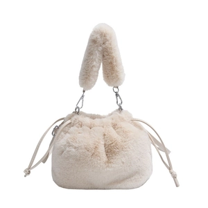 Sac seau chic en peluche blanc crème avec cordon de serrage et bandoulière amovible douce