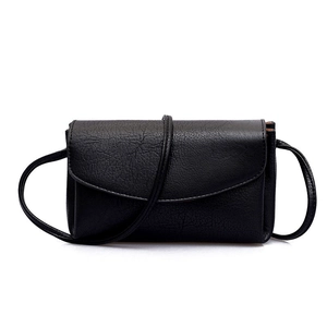 Elegante borsa a tracolla in pelle PU nera con motivo litchi e patta rettangolare liscia