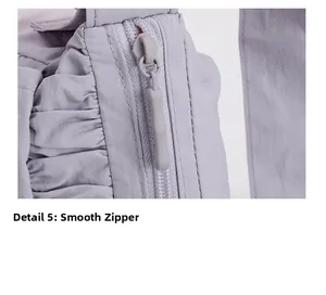 Détail du zip fluide et de la texture plissée violette sur le sac à bandoulière souple