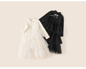 Detail von Mädchen-Tüllkleid mit Perlen-Schleife und gestuftem Rock-Design