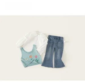 Ensemble fille 3 pièces avec gilet brodé, chemise blanche et pantalon en jean évasé