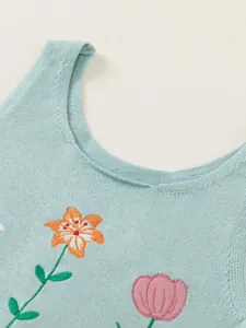 Gilet tricoté bleu menthe pour filles avec broderies de lys et de tulipes