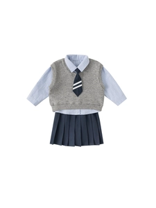 Uniforme scolaire style preppy pour filles avec chemise rayée, gilet et jupe plissée