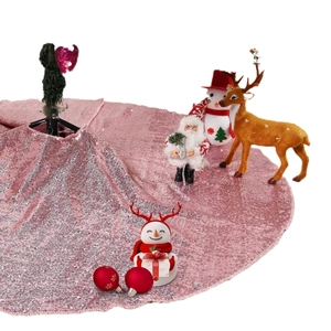 Jupe de sapin de Noël rose à paillettes avec décors festifs de Père Noël et rennes