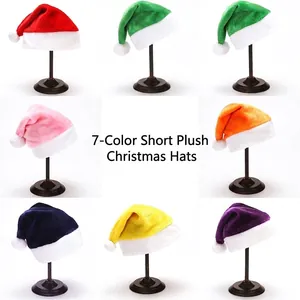 Set de siete gorros de Navidad de felpa coloridos en tonos vivos con pompones blancos