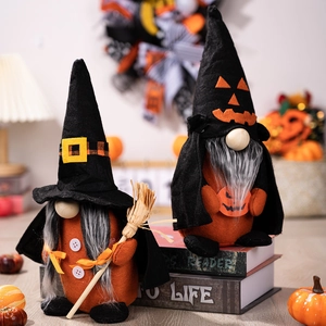 Set di gnomi di Halloween con cappello da strega e zucche per decorazioni di casa