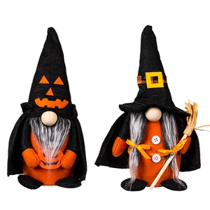 Set di gnomi di Halloween con zucca e scopa, statuette festive arancioni e nere