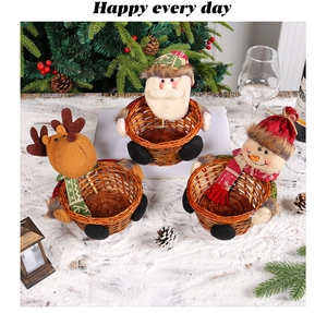 Paniers à bonbons de Noël avec peluches Père Noël, renne et bonhomme de neige déco