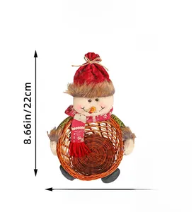 Détail du panier de Noël bonhomme de neige tressé, dimensions 22 cm par 17,5 cm