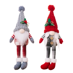 Set di gnomi natalizi nordici con cappelli lavorati a maglia e barbe in finta pelliccia