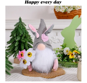 Detail eines Osterwichtels mit Hasenohren und Gänseblümchen auf einem Untersetzer