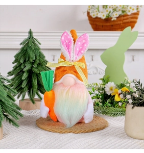 Detail eines Osterwichtels mit orangefarbenen Hasenohren und buntem Farbverlaufsbart