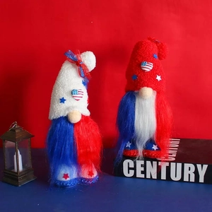 Gnomes patriotiques du Jour de l'Indépendance avec motifs étoiles et rayures bleu blanc rouge