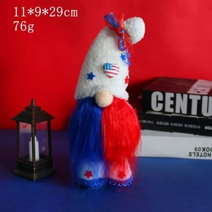 Gnome patriote du 4 juillet avec étoiles, cœurs et barbe bicolore en peluche douce